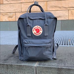 Fjallraven Kanken Classic w/ Shoulder Straps